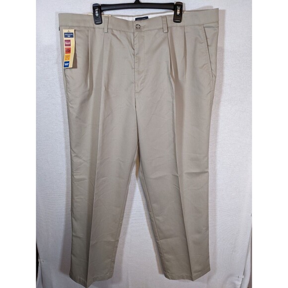 NWT Dockers Pants Men 42x30 Beige Pro Style Khaki Relaxed Fit All Motion Comfort - Picture 1 of 8